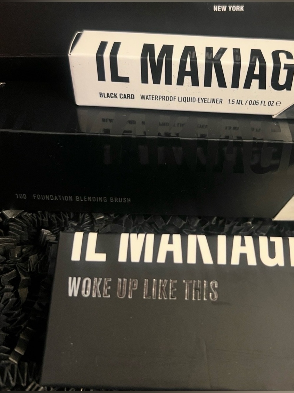 IL MAKIAGE Wokeuplikethis Foundation #40

Comes with gifts